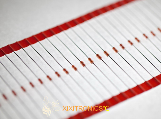 Termistor encapsulado de cristal de los conductores axiales NTC para la dirección ayudada poder MF58 100K 3950 series